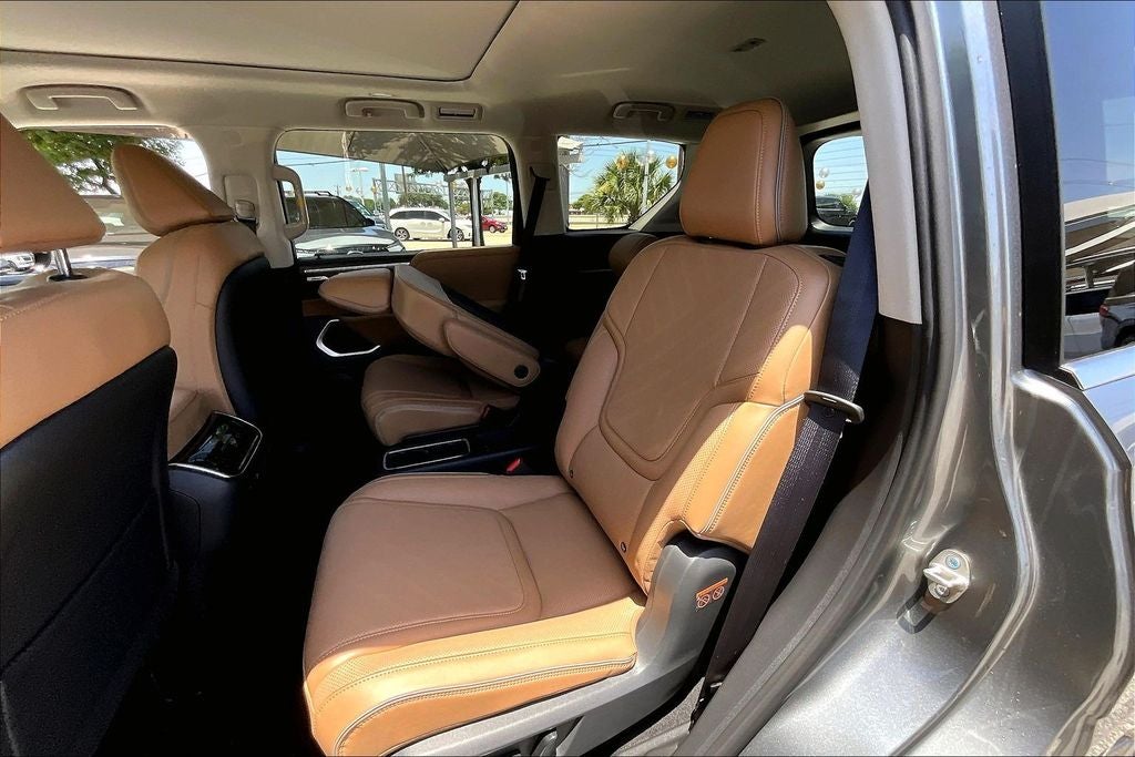 2027 INFINITI QX80 LUXE