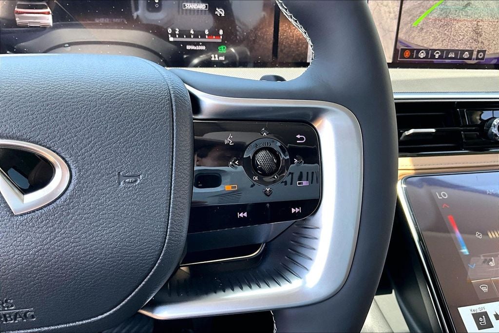 2027 INFINITI QX80 LUXE
