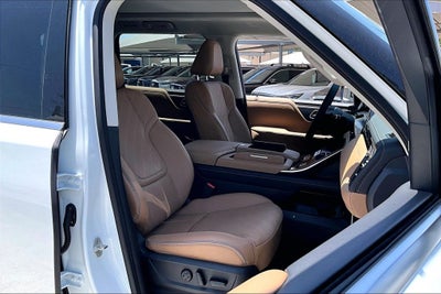 2027 INFINITI QX80 LUXE