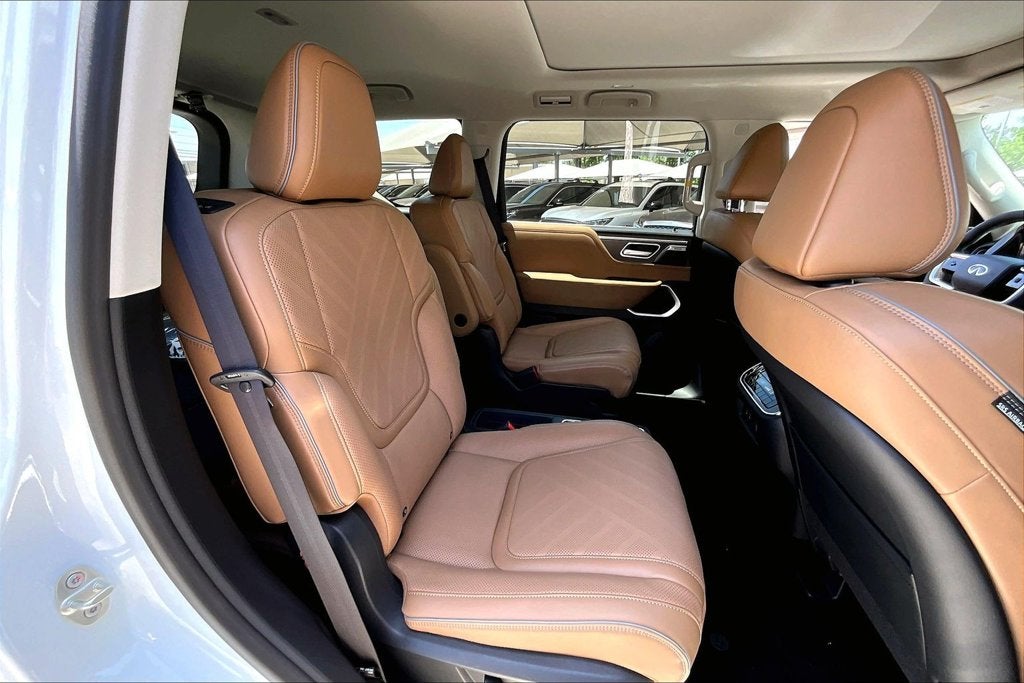 2027 INFINITI QX80 LUXE