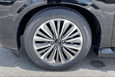 2027 INFINITI QX80 LUXE