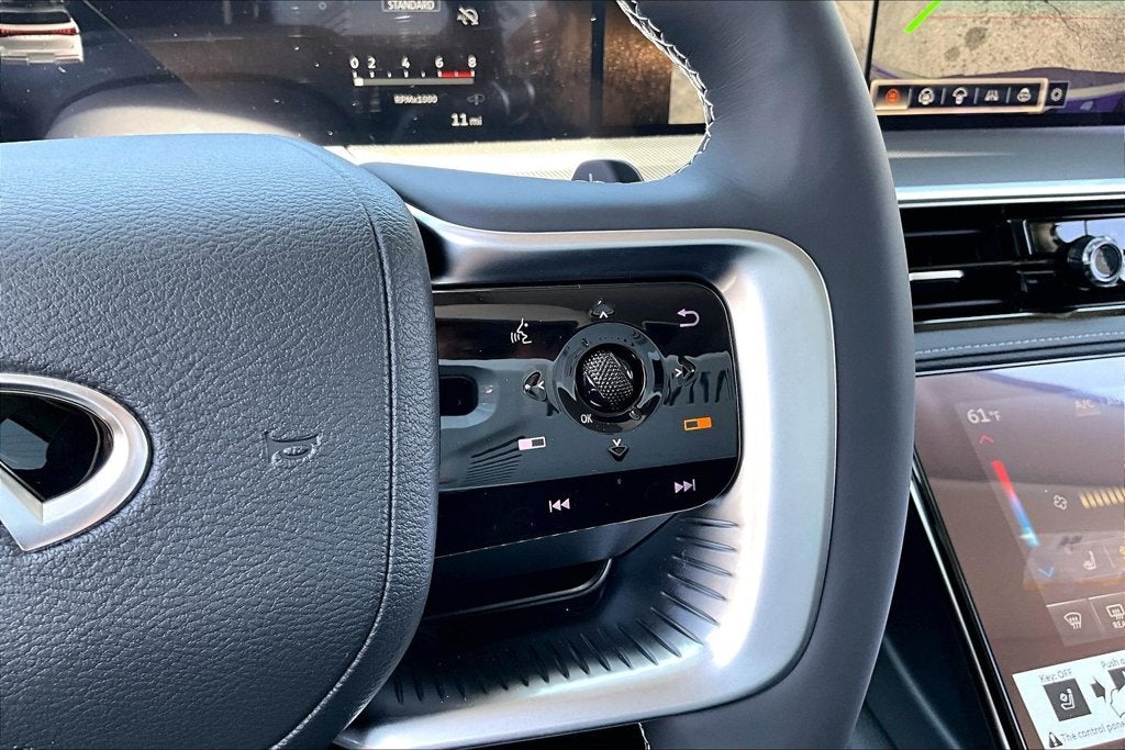 2027 INFINITI QX80 LUXE