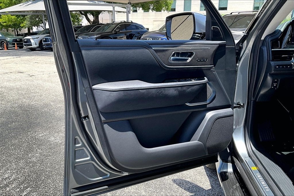 2027 INFINITI QX80 LUXE