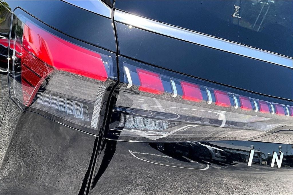 2027 INFINITI QX80 LUXE