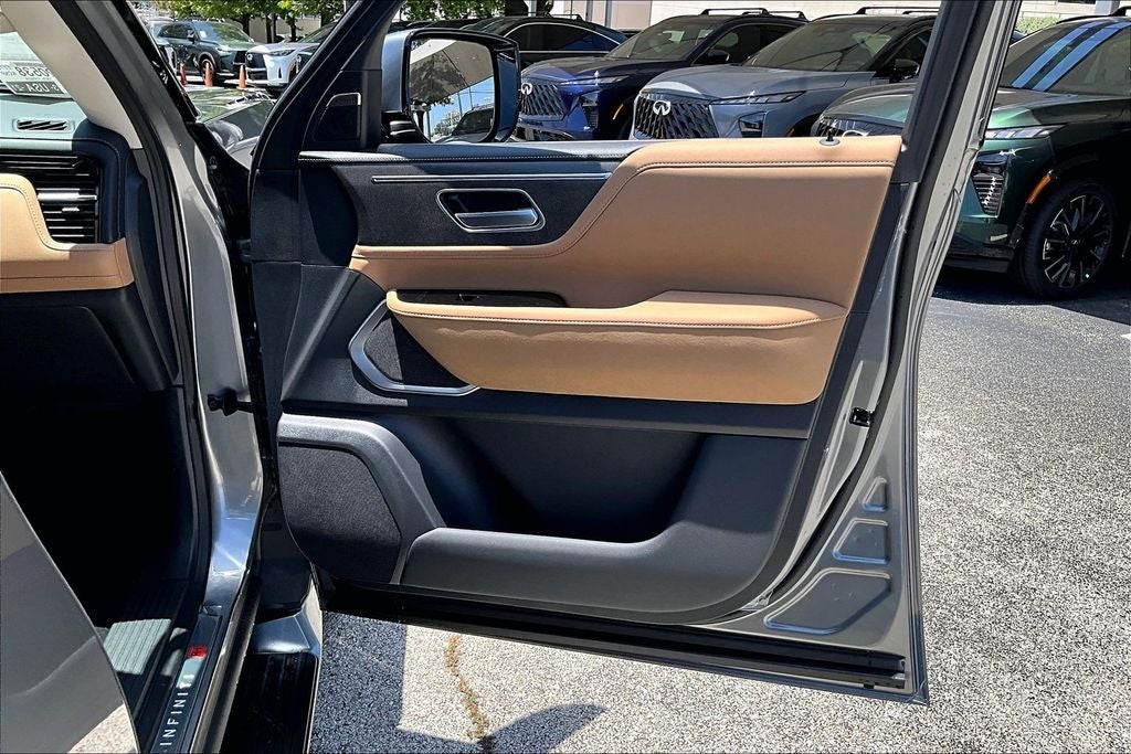 2027 INFINITI QX80 LUXE