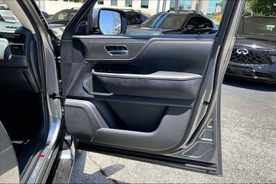 2027 INFINITI QX80 LUXE