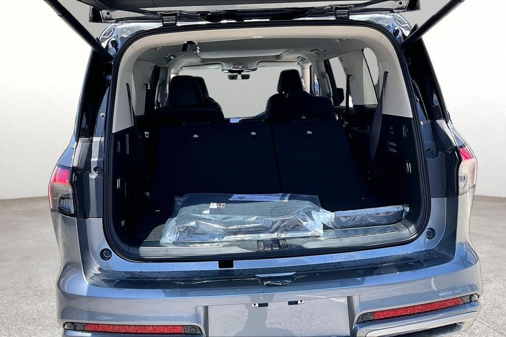 2027 INFINITI QX80 LUXE
