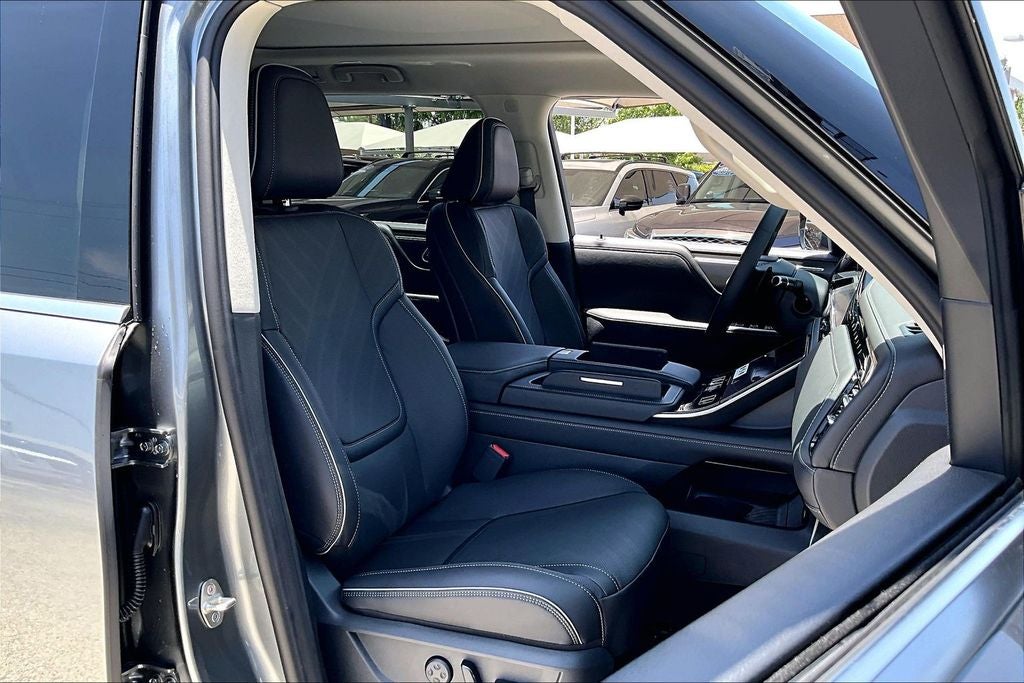 2027 INFINITI QX80 LUXE