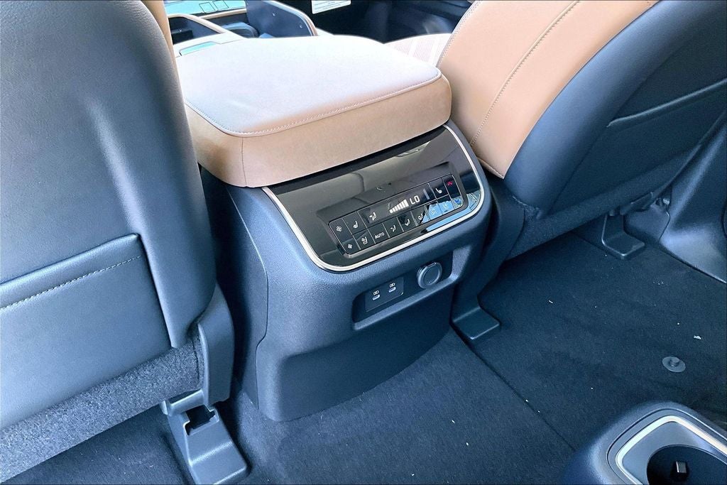 2027 INFINITI QX80 LUXE