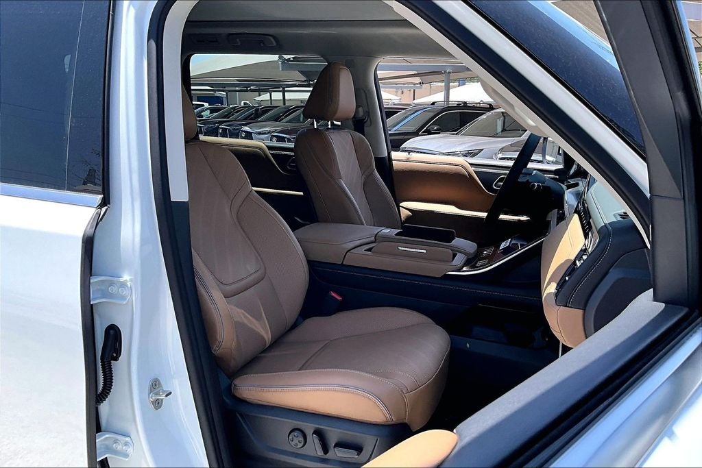 2027 INFINITI QX80 LUXE