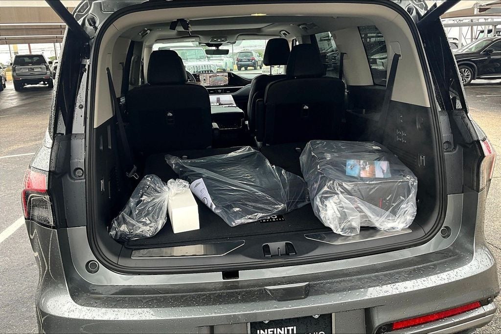 2026 INFINITI QX80 LUXE