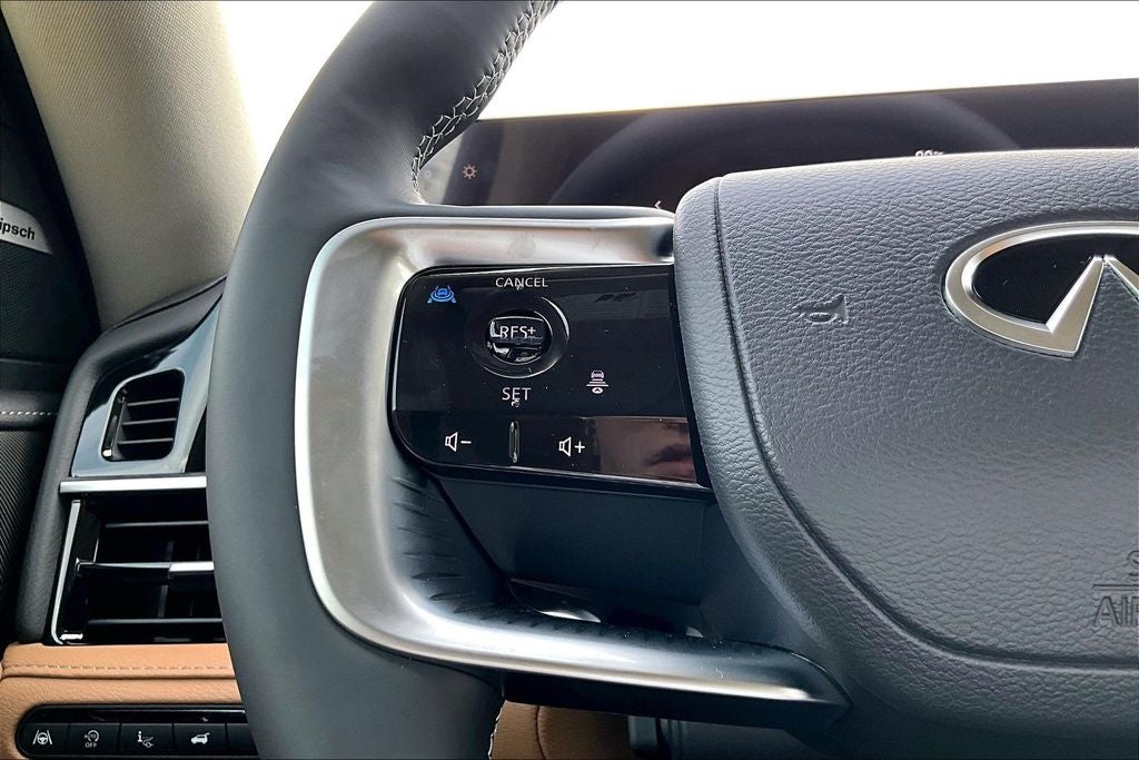 2026 INFINITI QX80 LUXE