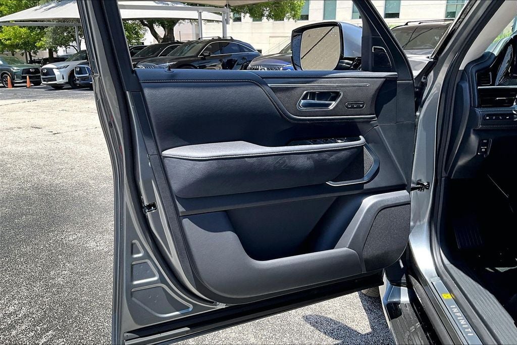 2027 INFINITI QX80 LUXE