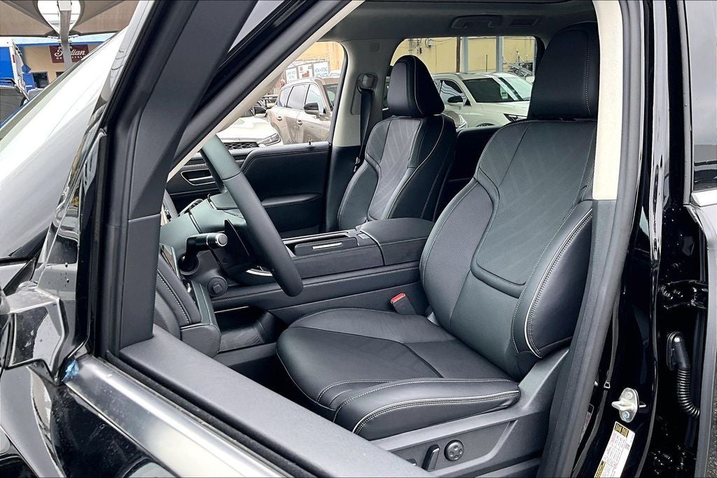 2026 INFINITI QX80 LUXE