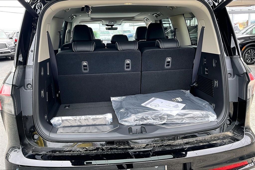2026 INFINITI QX80 LUXE