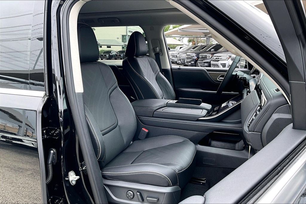 2026 INFINITI QX80 LUXE