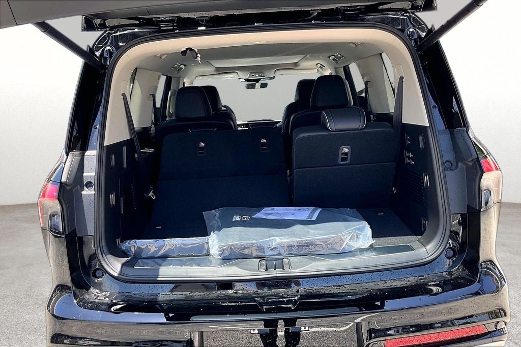 2027 INFINITI QX80 LUXE