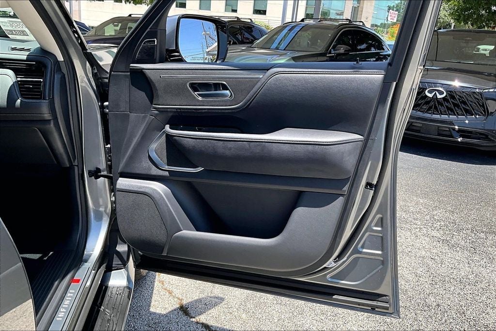 2027 INFINITI QX80 LUXE
