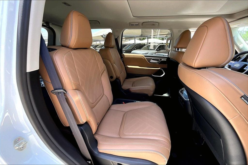2027 INFINITI QX80 LUXE