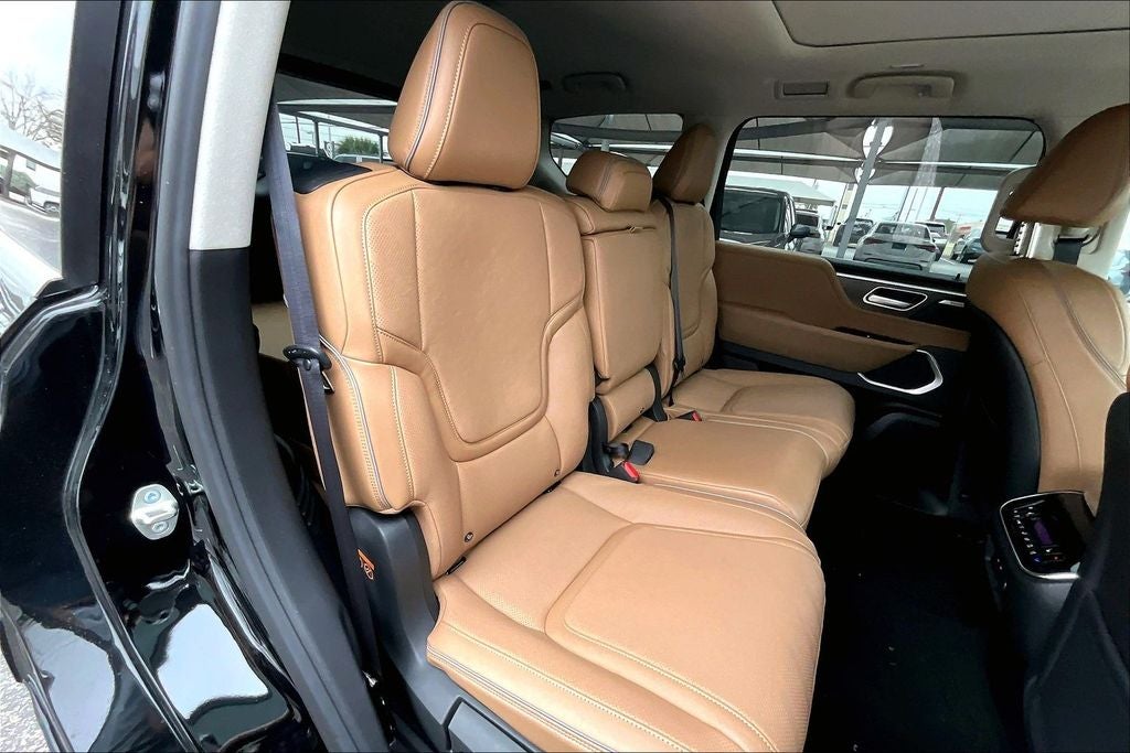 2026 INFINITI QX80 LUXE