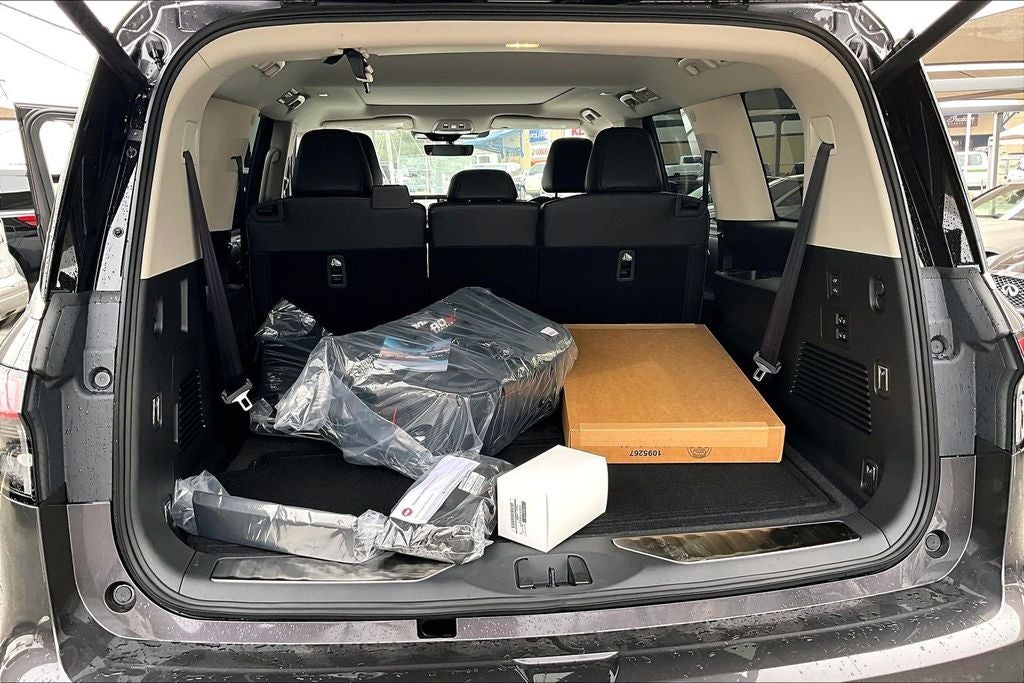 2026 INFINITI QX80 LUXE