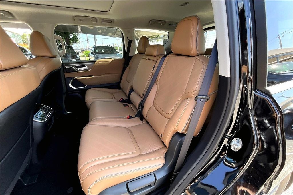 2027 INFINITI QX80 LUXE