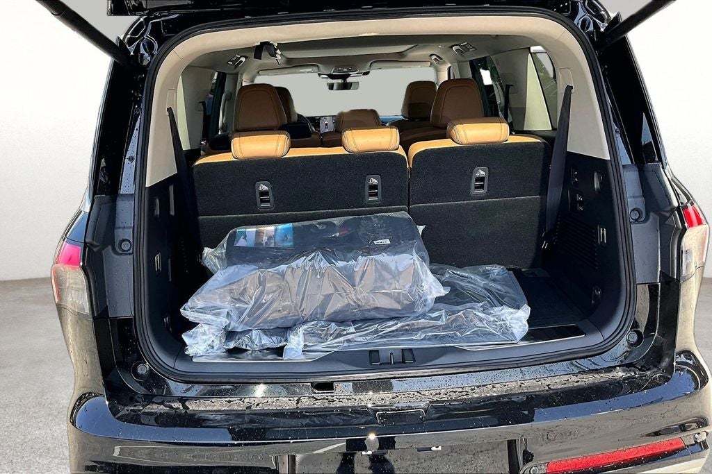 2027 INFINITI QX80 LUXE