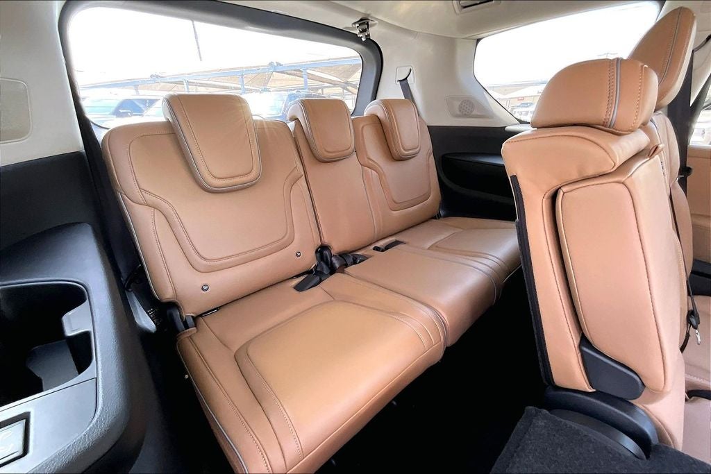 2027 INFINITI QX80 LUXE