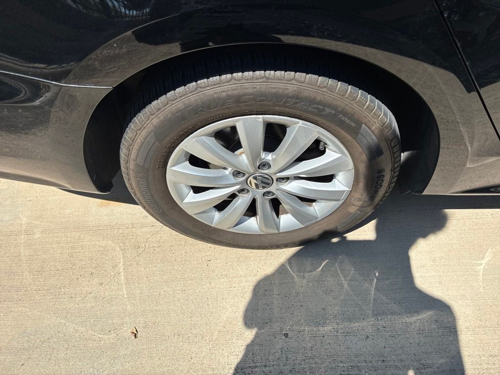2013 Volkswagen Passat 2.5L Wolfsburg Edition