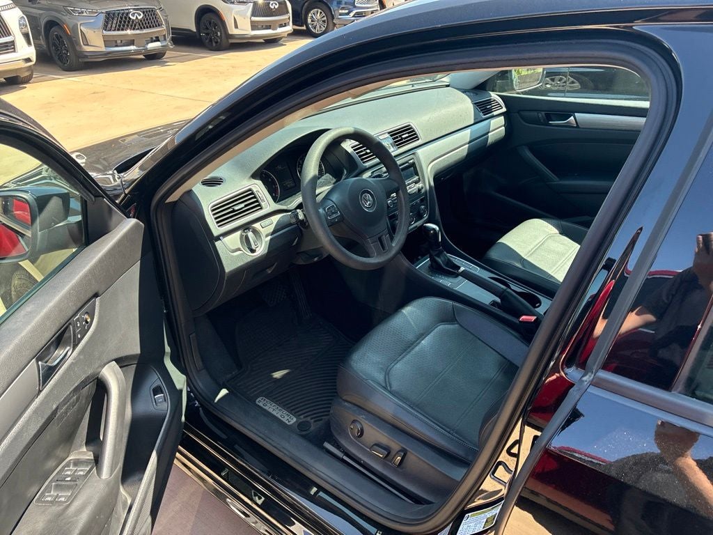 2013 Volkswagen Passat 2.5L Wolfsburg Edition