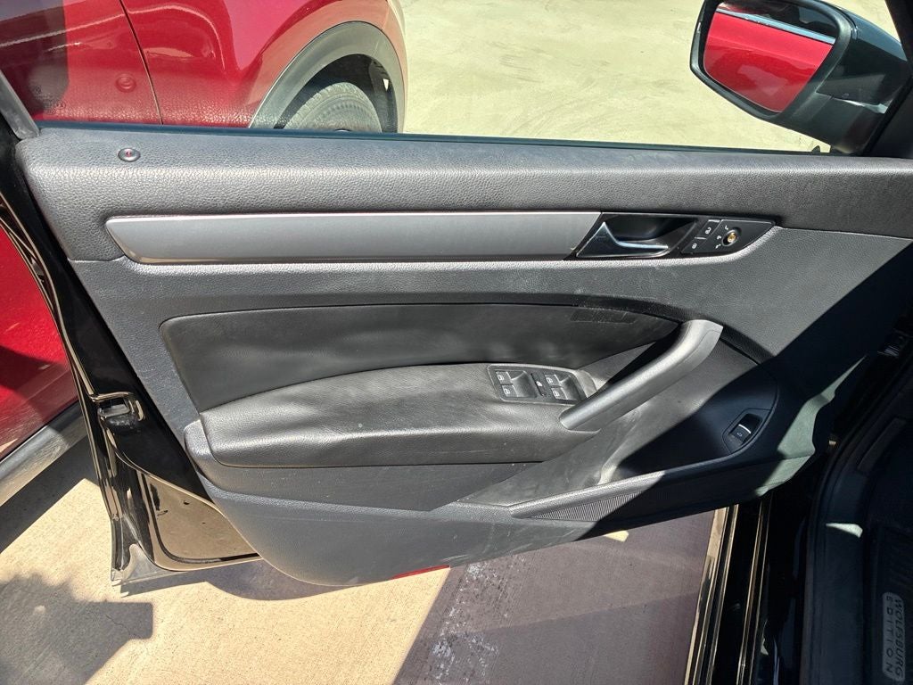 2013 Volkswagen Passat 2.5L Wolfsburg Edition