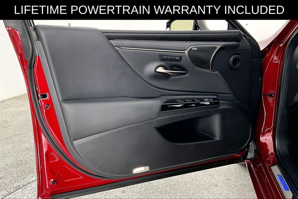 2025 Lexus ES 300h Luxury