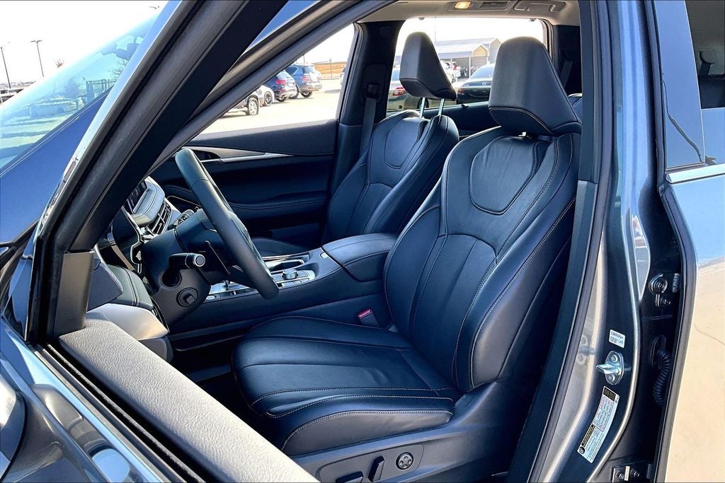 2025 INFINITI QX60 LUXE