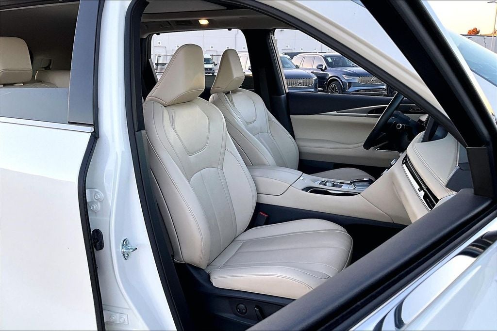 2025 INFINITI QX60 LUXE