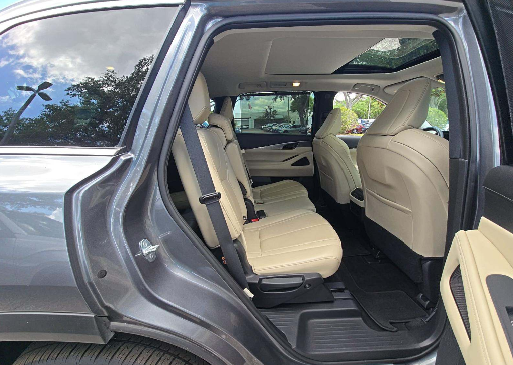 2022 INFINITI QX60 LUXE
