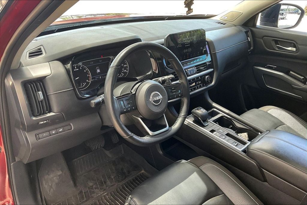 2022 Nissan Pathfinder SL