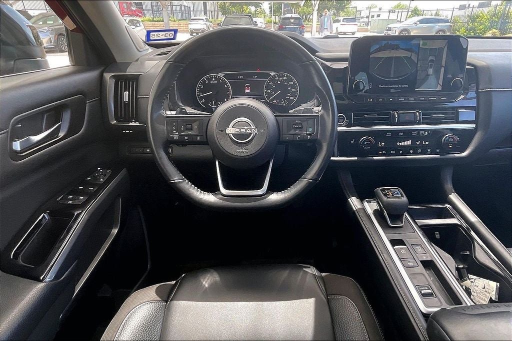2022 Nissan Pathfinder SL