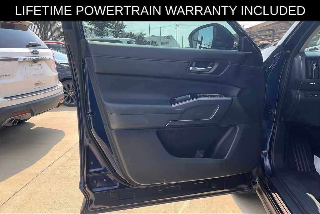 2023 Nissan Pathfinder SL