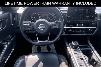 2023 Nissan Pathfinder SL