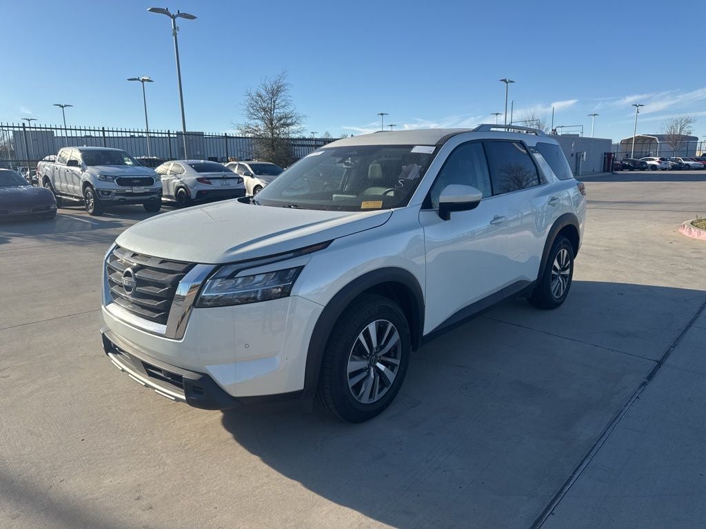 2023 Nissan Pathfinder SL