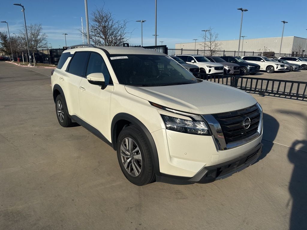 2023 Nissan Pathfinder SL