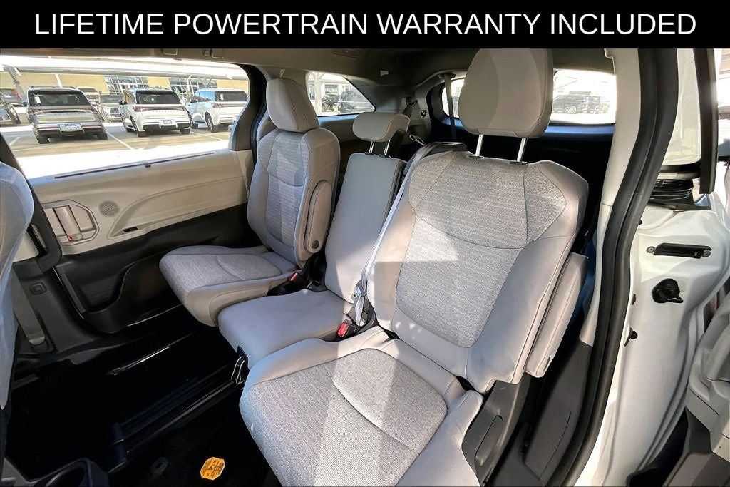 2022 Toyota Sienna LE 8 Passenger