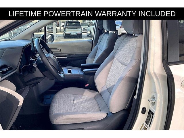 2022 Toyota Sienna LE 8 Passenger