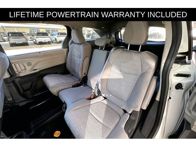 2022 Toyota Sienna LE 8 Passenger