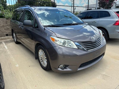 2013 Toyota Sienna XLE 8 Passenger