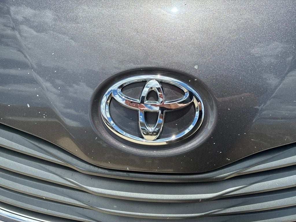 2013 Toyota Sienna XLE 8 Passenger