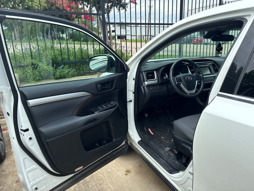2019 Toyota Highlander LE