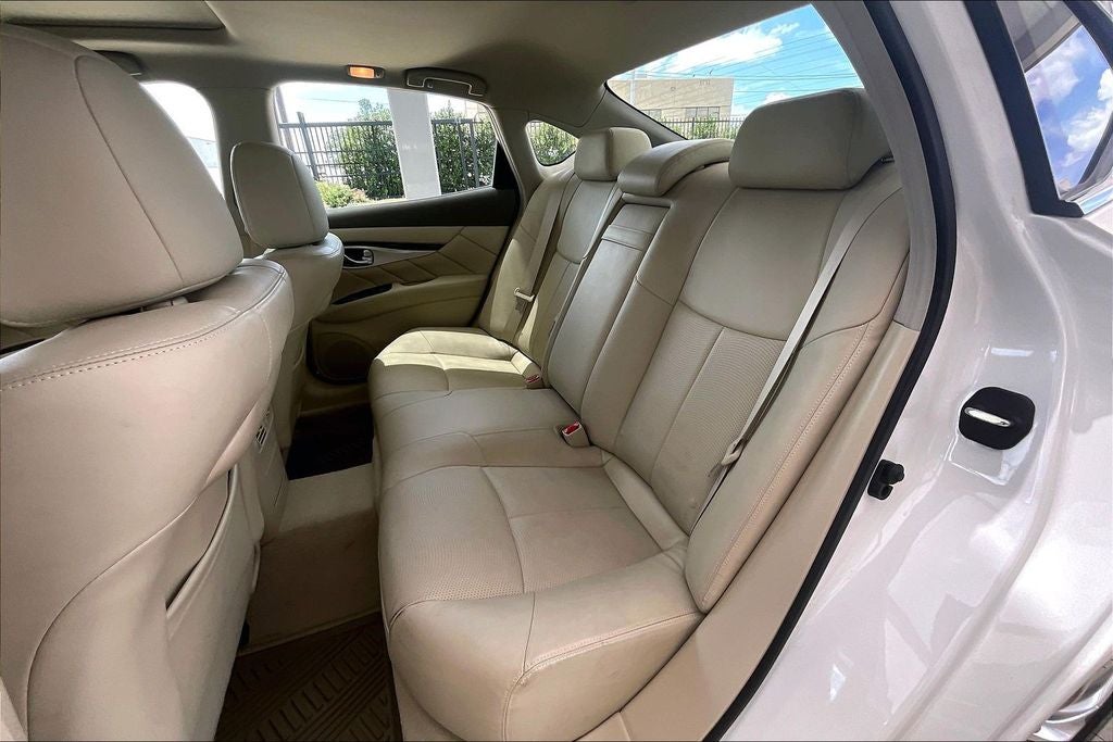 2015 INFINITI Q70 3.7