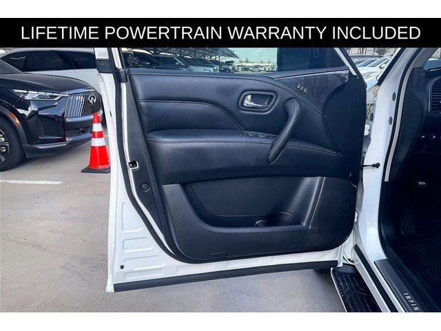 2023 INFINITI QX80 LUXE