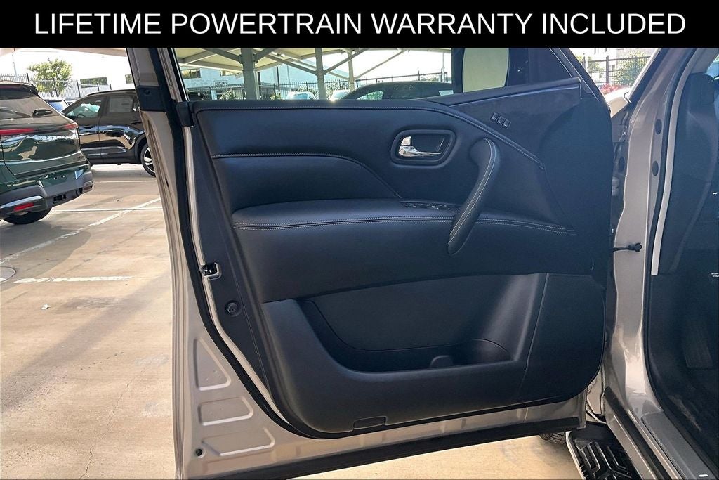 2023 INFINITI QX80 LUXE